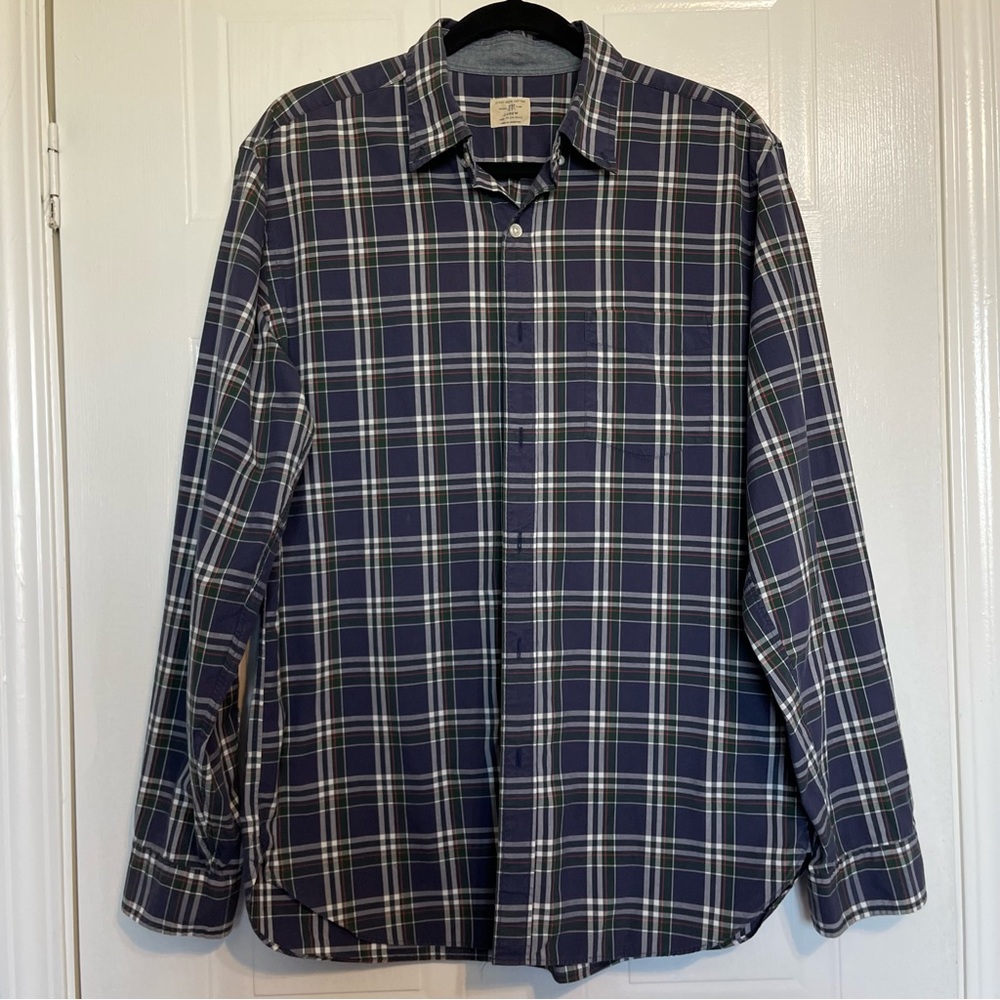 J Crew Button Down Shirt men’s plaid. Size M. 100% cotton